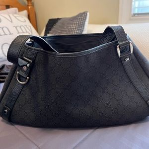 Authentic barely used Gucci handbag,excellent condition